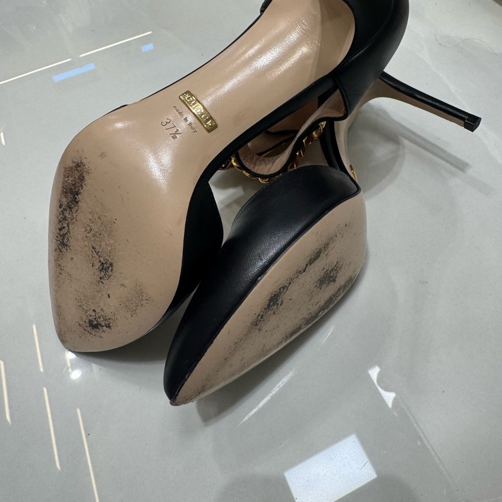 Gucci Black Heels with Gold Chain Accent - Picture 4 of 5